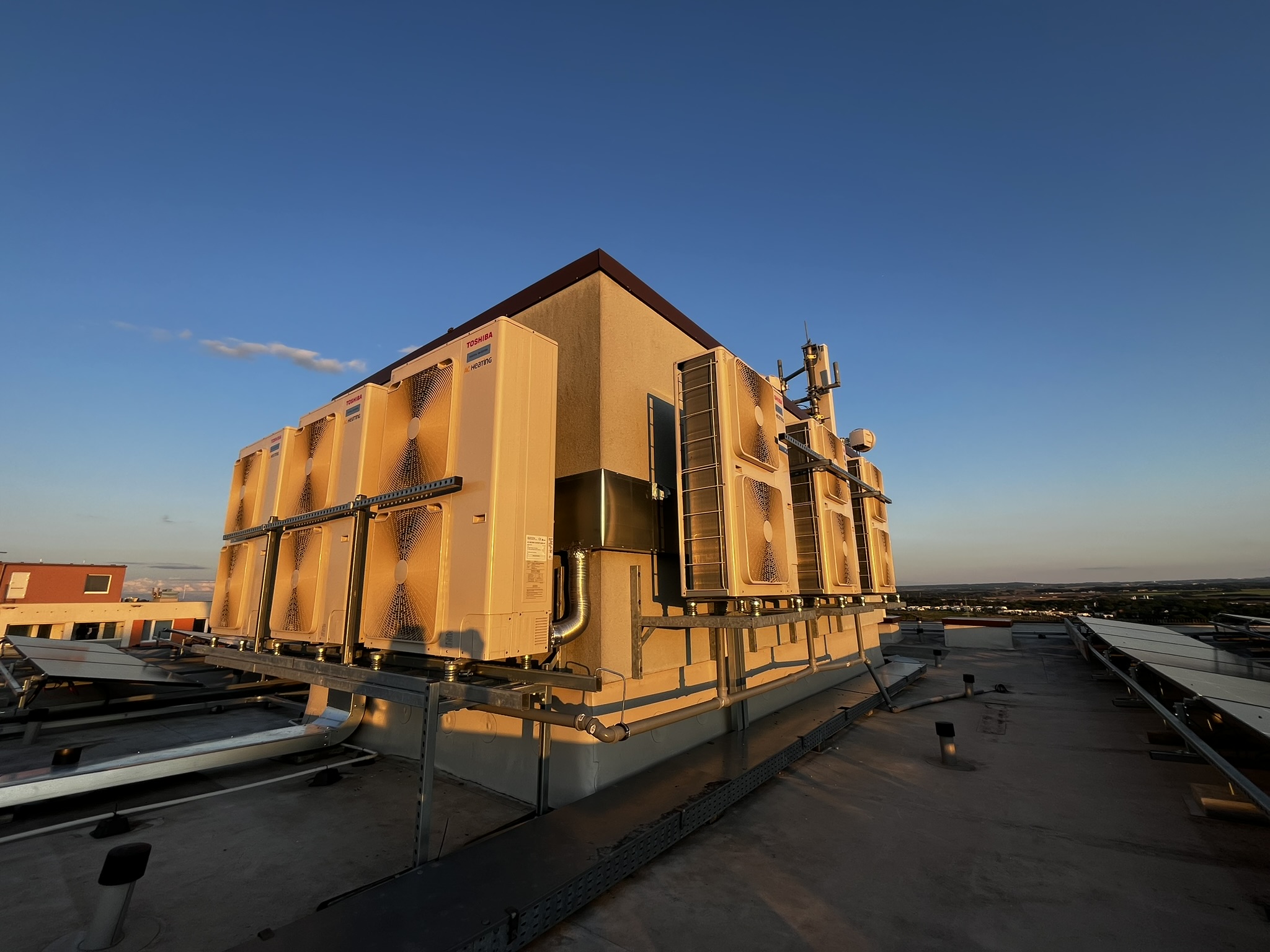 Tepelná čerpadla pro bytové domy šetří i bez dotací